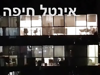 זיון במשרד במצלמה נסתרת